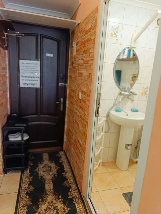 Посуточно квартира .  Жд  Вокзал .Привоз Богдана Хмельницкого 11