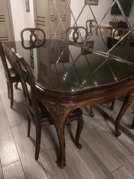 Стіл дерев'яний з кріслами