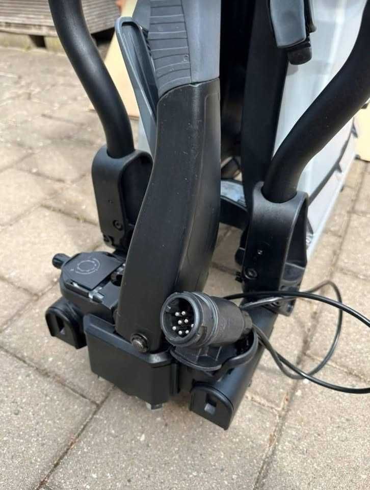 Thule EasyFold XT bagażnik rowerowy na hak holowniczy  na 3 rowery