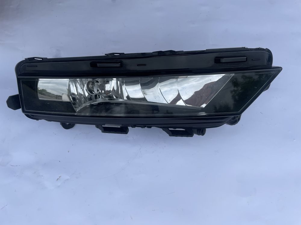 Skoda Octavia III lift / halogen przedni przód prawy / OE