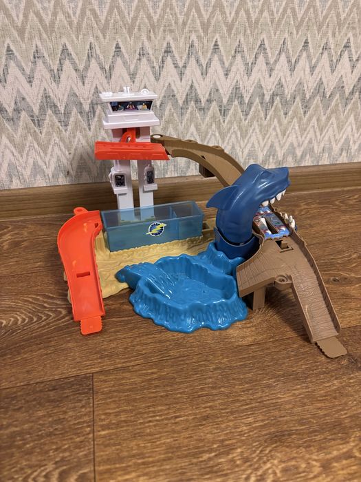 Трек полювання на акулу  hot wheels