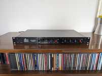 DBX FS900 i 2x DBX 933 trzykanałowy mikser ze wzmacniaczem