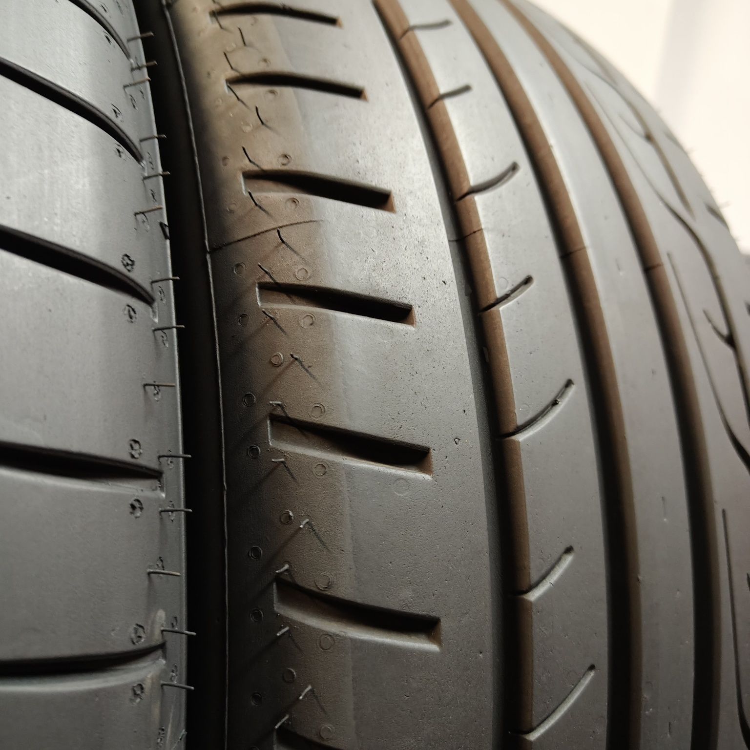 225/45/19 XL Sprzedam parę opon letnich Dunlop