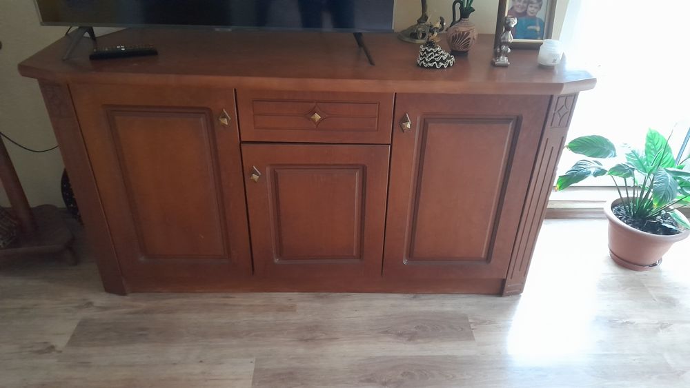 Sprzedam meble do pokoju witryna ,komoda, stół rozkładany i 4 krzesła
