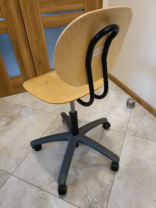 Krzesło biurkowe dla dziecka