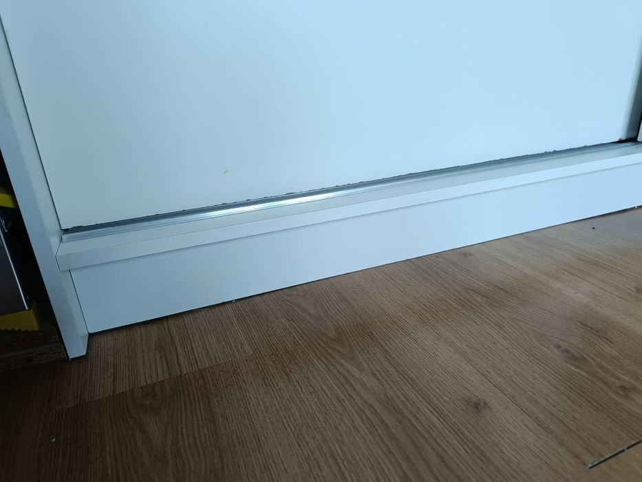 Szafa biała przesuwna