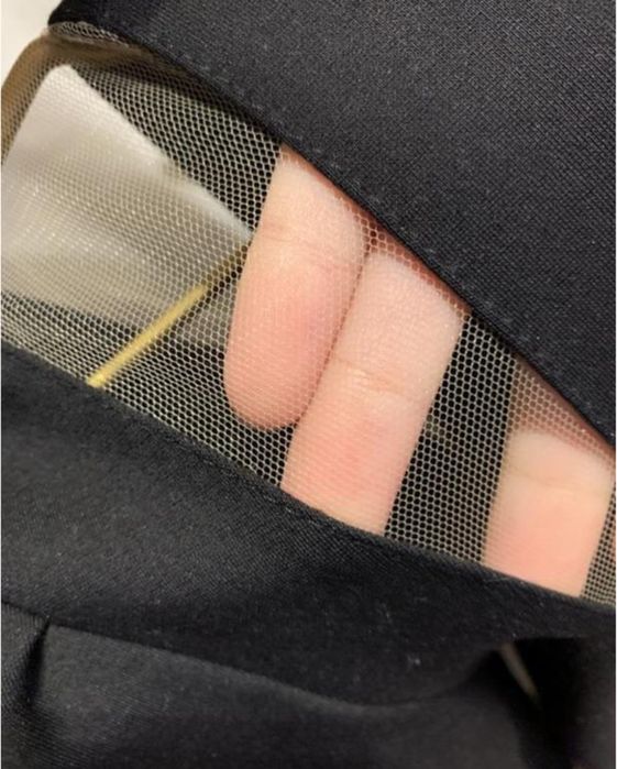 Сукня чорна міді