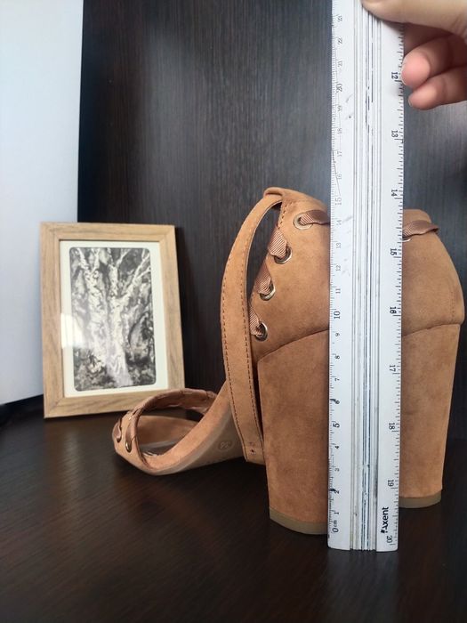 Босоніжки 36 розмір 9 см