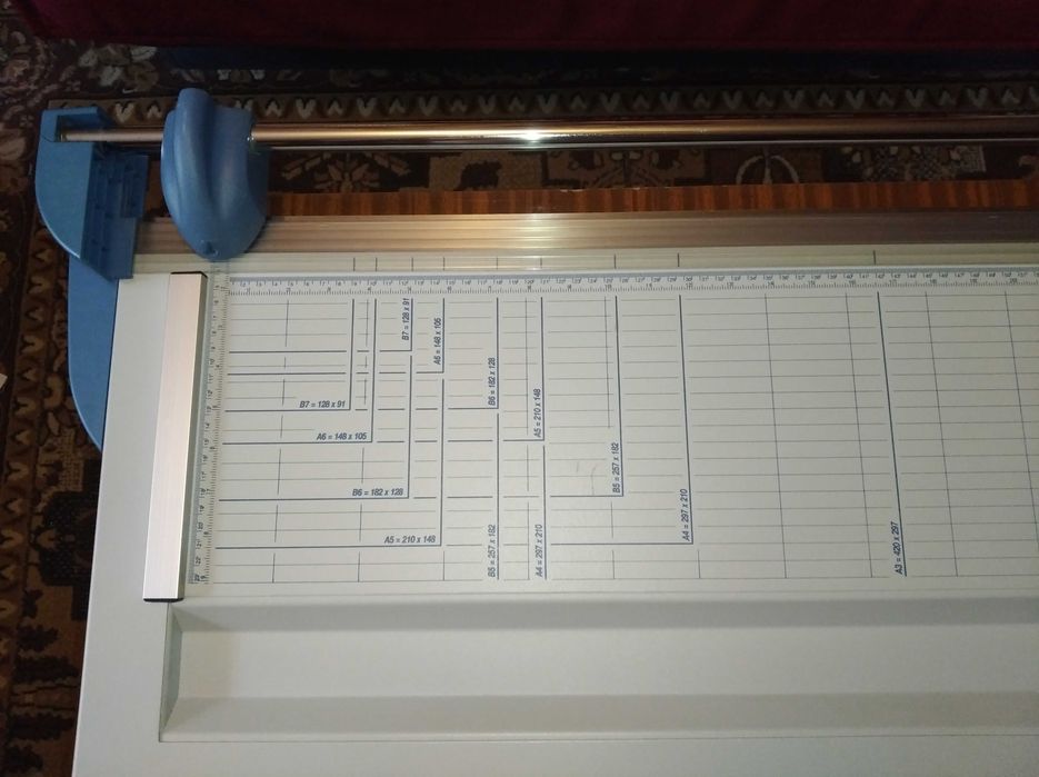 TRYMER WIELKOFORMATOWY Kobra 1300R (gilotyna, obcinarka krążkowa)