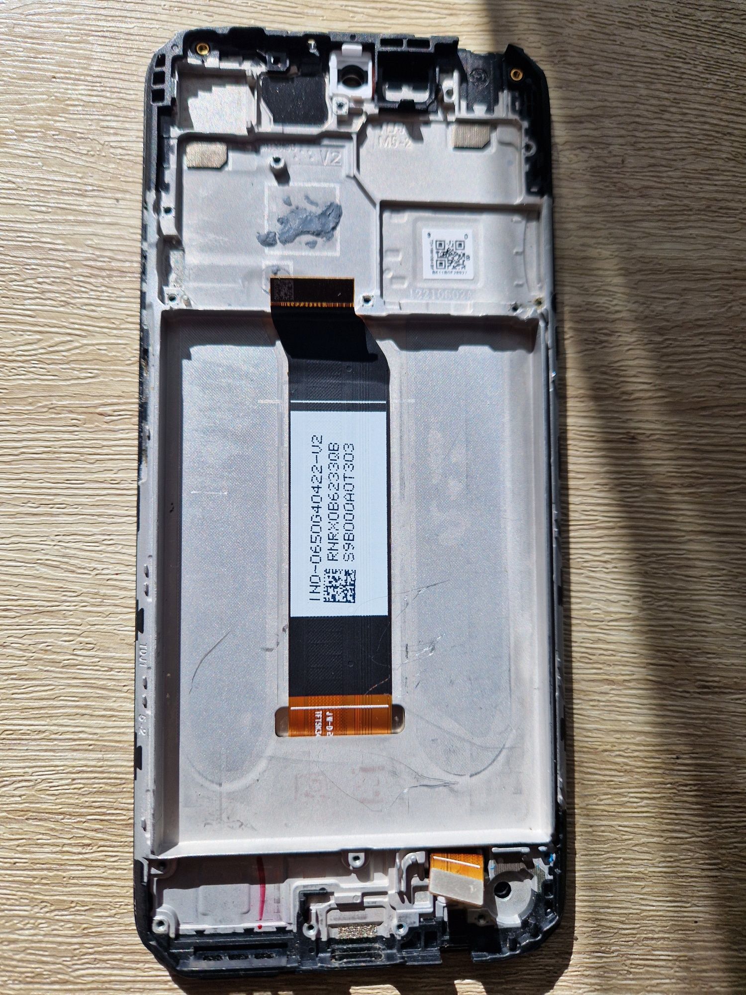 Redmi Note 10 5g i Poco.  Wyświetlacz z ramką.