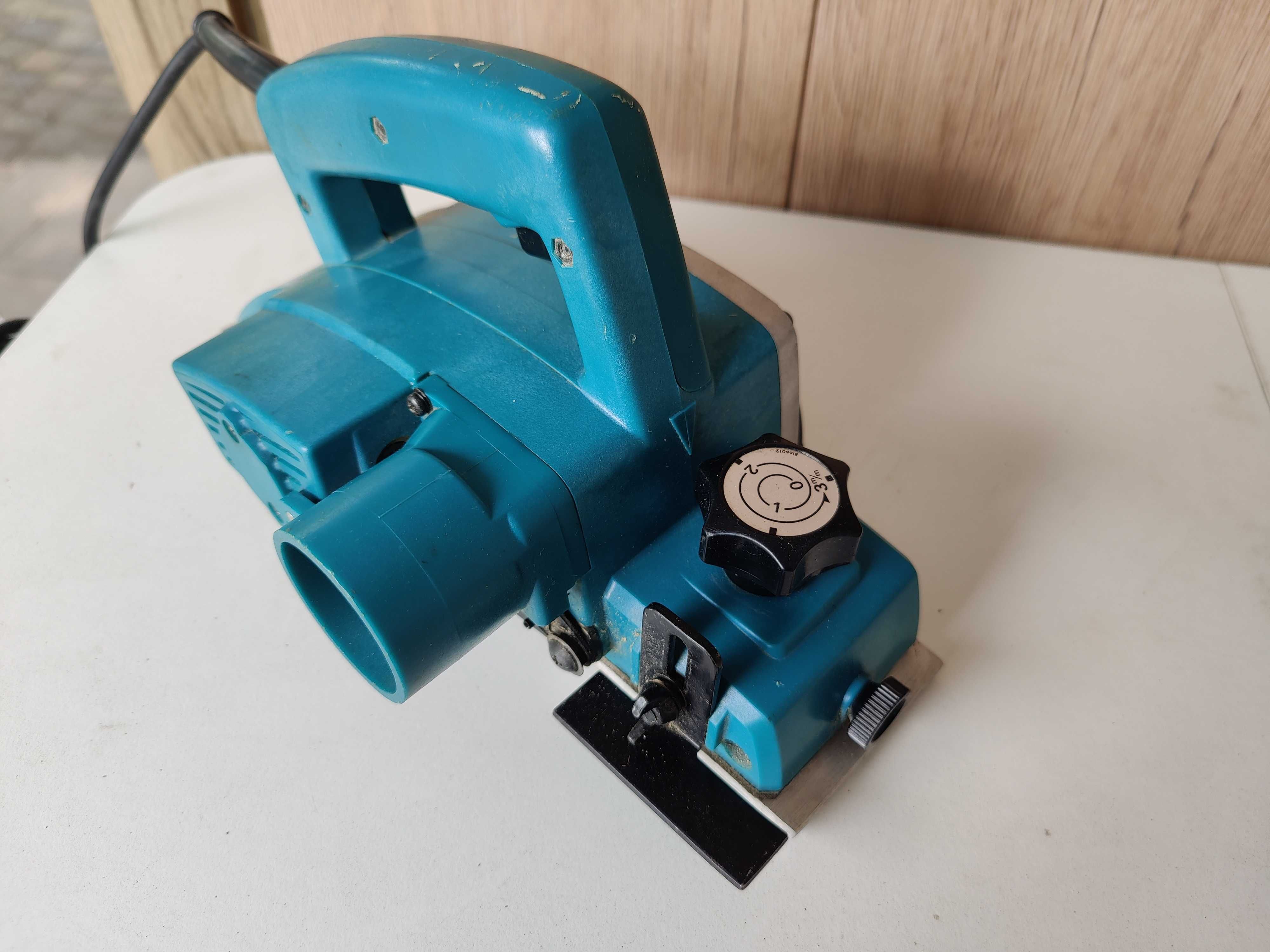 ЭлектроРубанок Makita N 1923 B