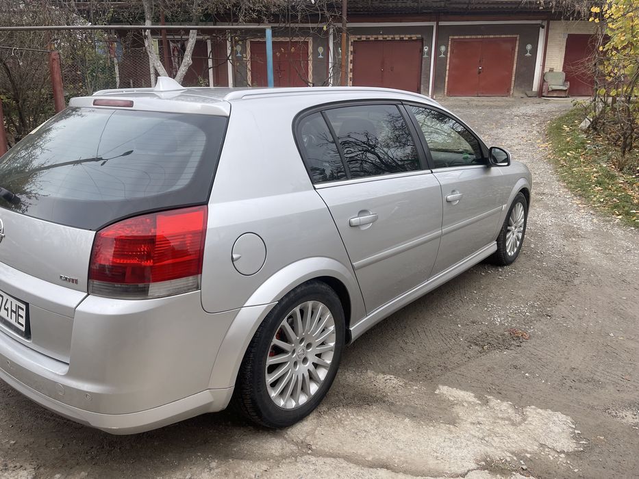 Автомобіль.