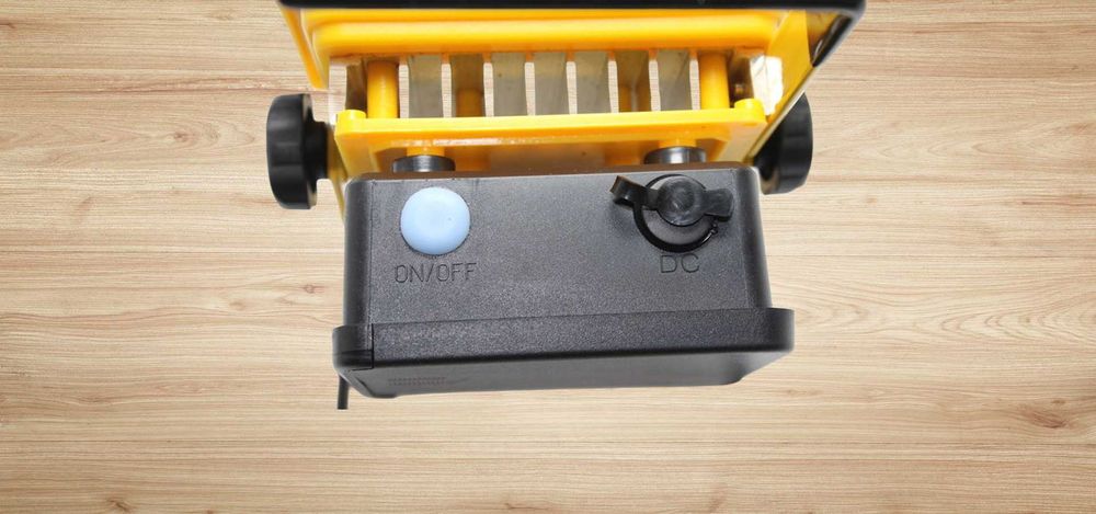 Ручний прожектор-фонарик Bailong 100W з акумуляторами та стробоскопом