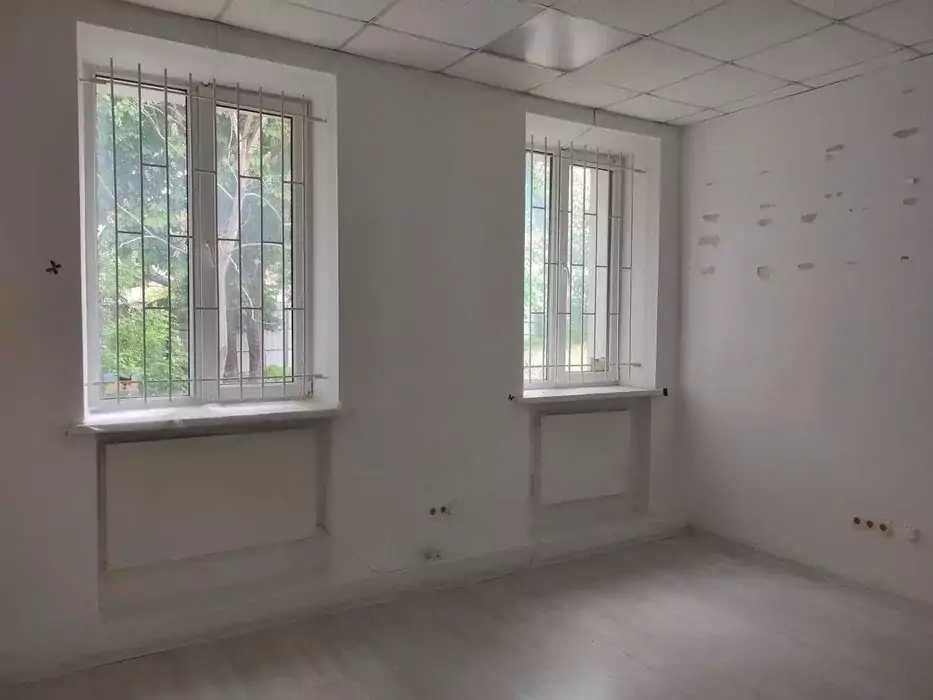 Оренда приміщення вільного призначення 15-60 м², Жилянська вул., 148
