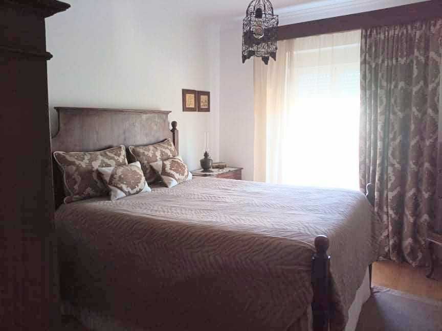 Cama de casal, madeira maciça, estilo D. Maria + colchão + estrado