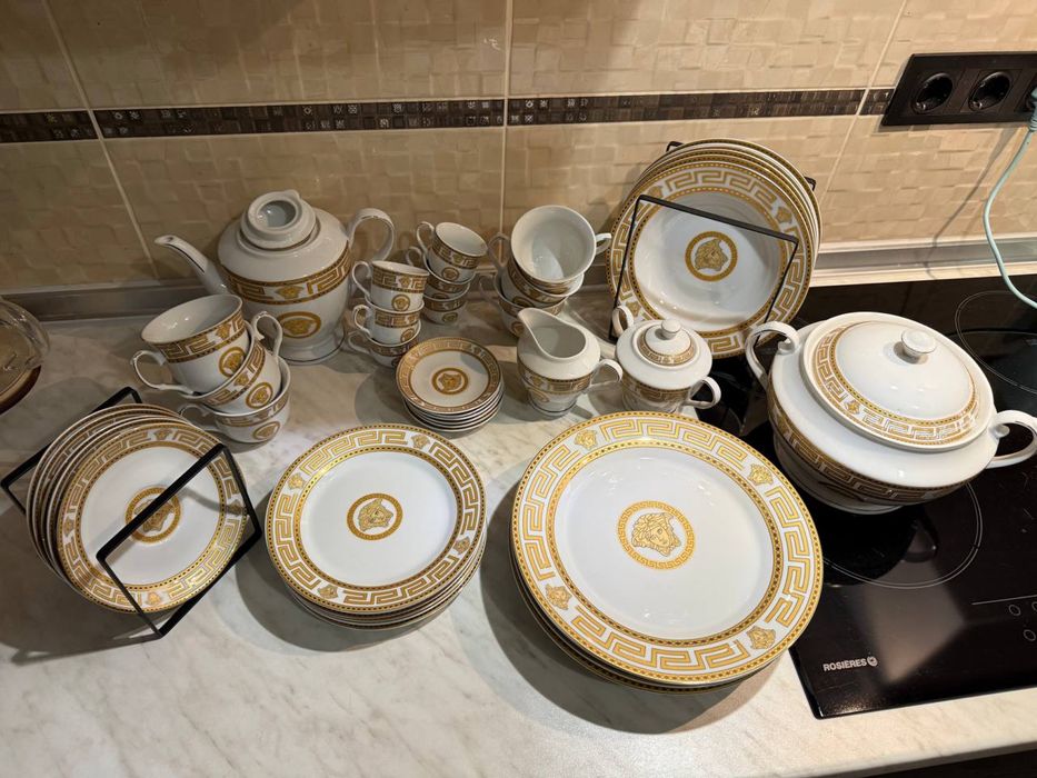 Сервіз подарунковий (посуд, тарілки, чашки)