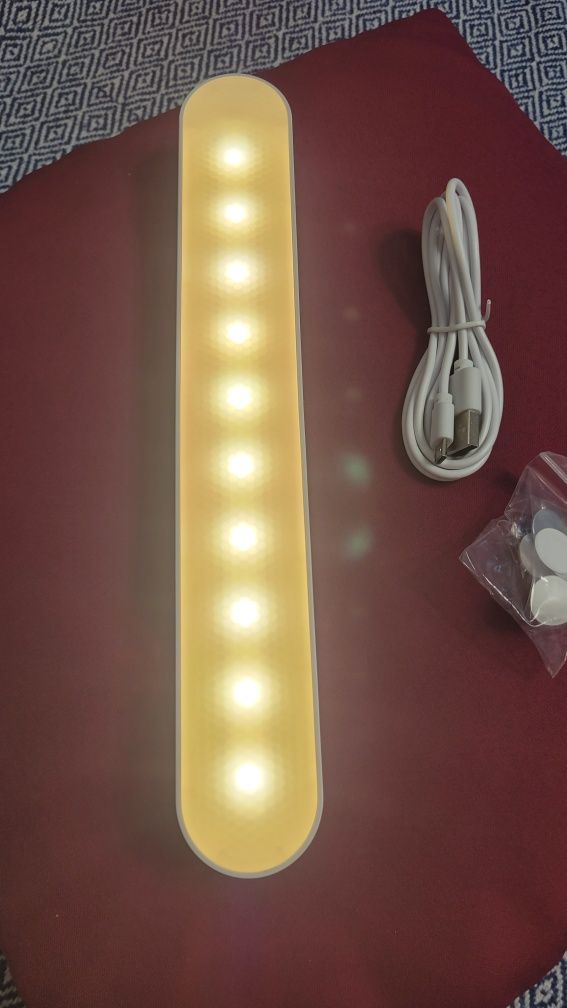 Lampka podszawkowa USB na magnes