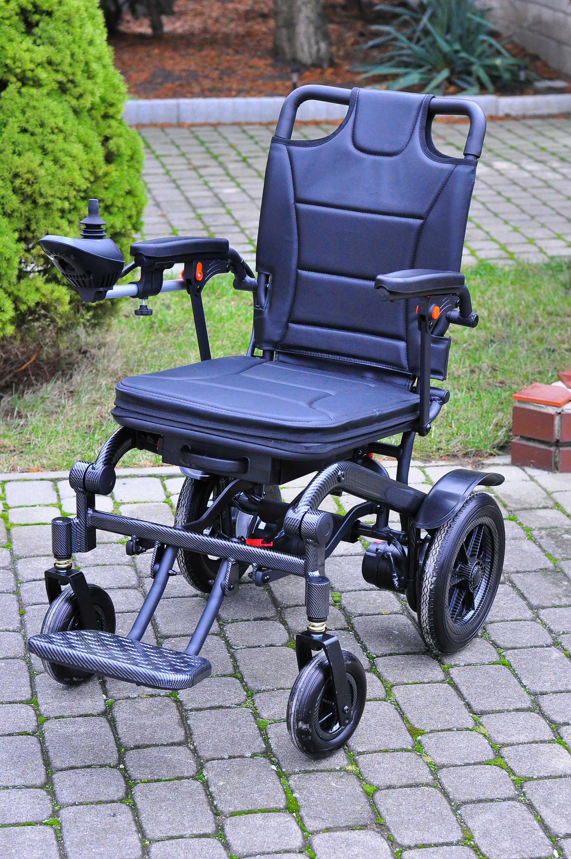 Inwalidzki wózek elektryczny EVA BZ