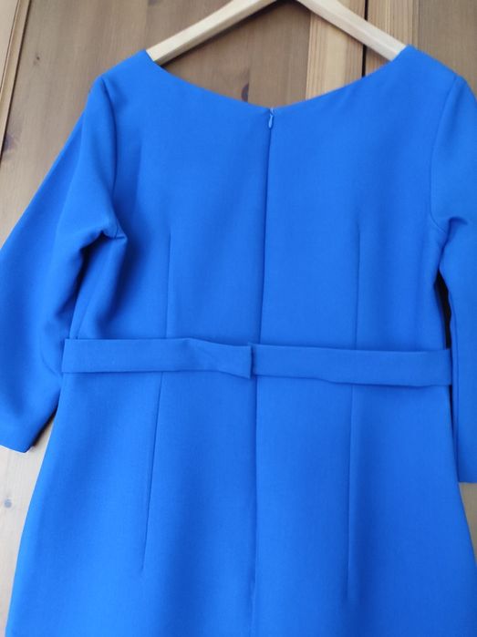 Elegancka sukienka  z paskiem