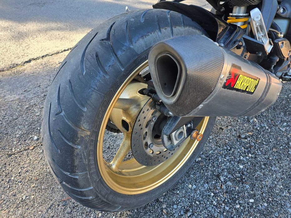 Yamaha FZ8 de garagem