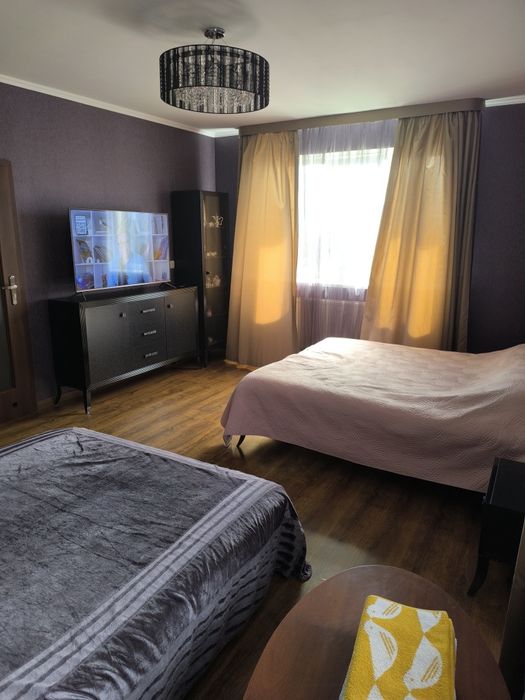 ЛЮКС . .Недалеко від центру. Біля медичного університету ім.