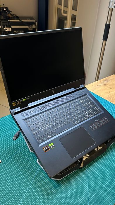 Acer Nitro 17 - Ryzen 7 8845HS 17,3'' 64GB 2TB  Win11 RTX 4070