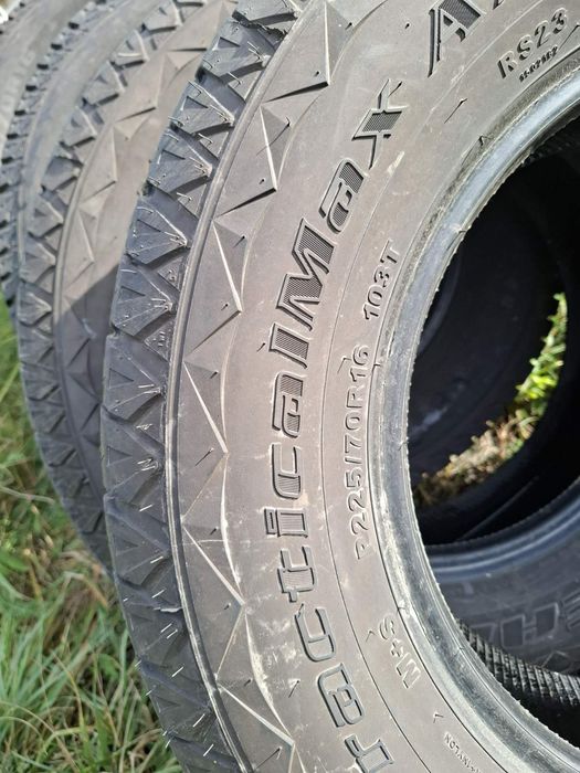 Шини зимові 225/70 r16 1 сезон відмінний стан.