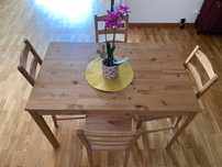 Mesa e 4 cadeiras acabamento-envelhecido-pinho IKEA. Pouco uso. Ótimo