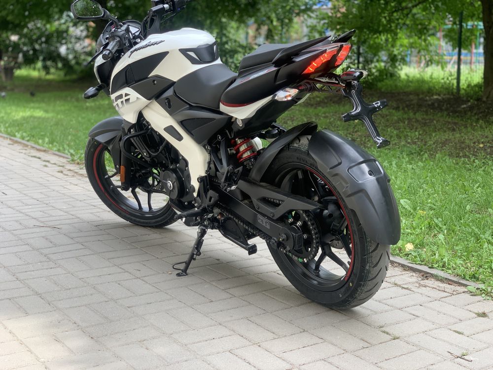 ЧОРНА ПʼЯТНИЦЯ Мотоцикл Bajaj Pulsar NS200 Гарантія 2 роки