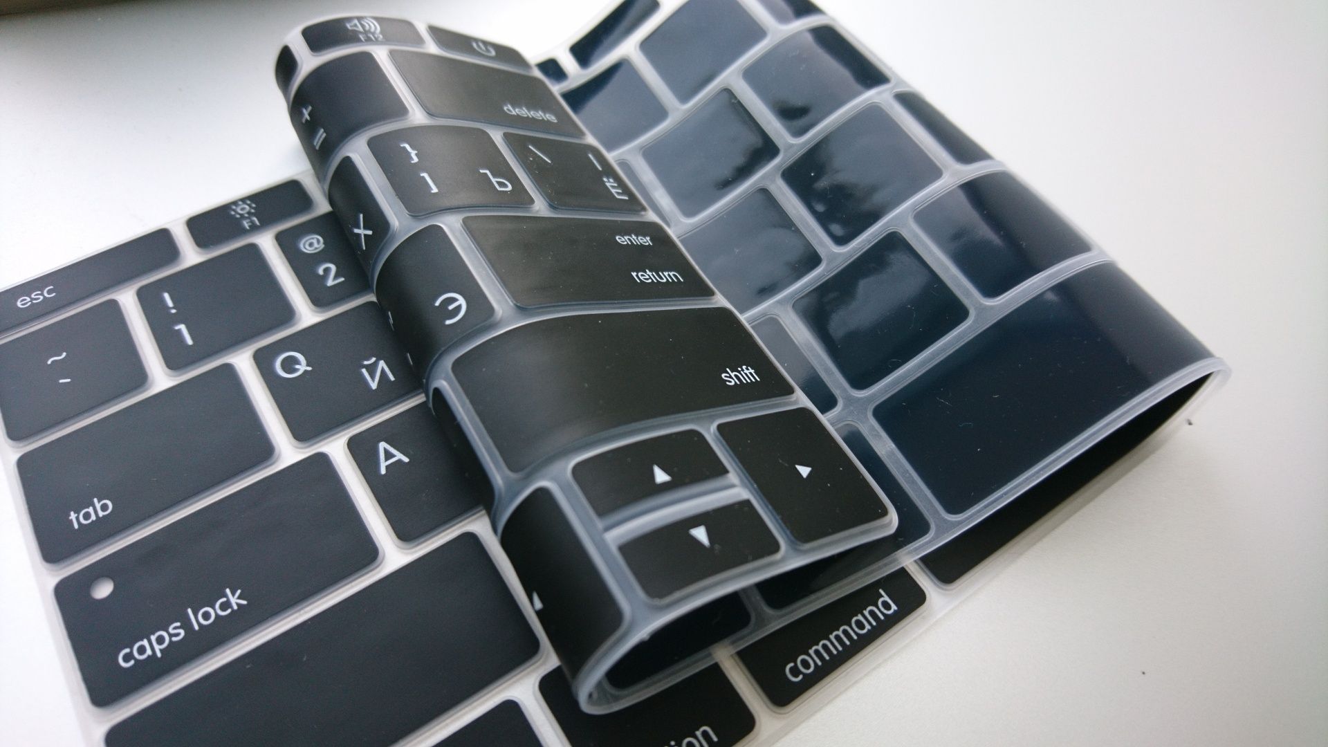 Силиконовый чехол русская накладка клавиатура Macbook pro A1708 retina