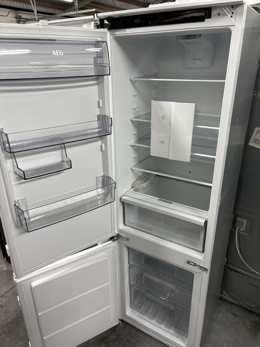 Вбудований/встраиваемый холодильник AEG –No Frost,( А051203) НОВИЙ