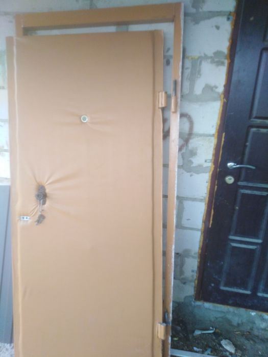 Двері металеві,в хорошому стані