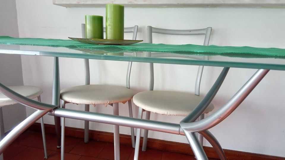 Mesa de sala com tampo em vidro temperado - Bom preço!