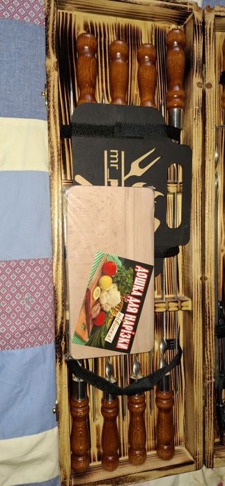 Подарунковий набір шампурів у дерев'яному кейсі