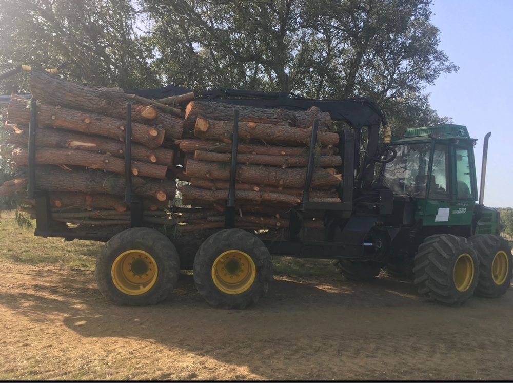 Maquina de rechega timberjack 1210B