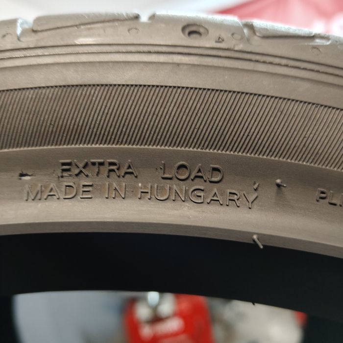 235/40/19 XL Sprzedam parę opon letnich Hankook