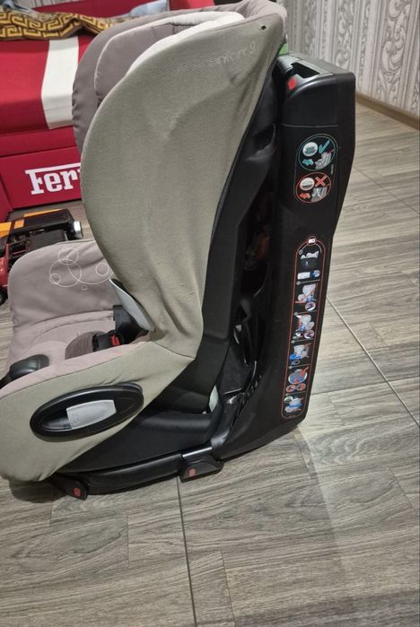 Автокрісло Bebe Confort Axiss