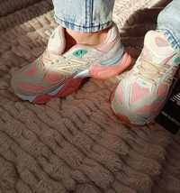 Жіночі кросівки New Balance 9060 pink