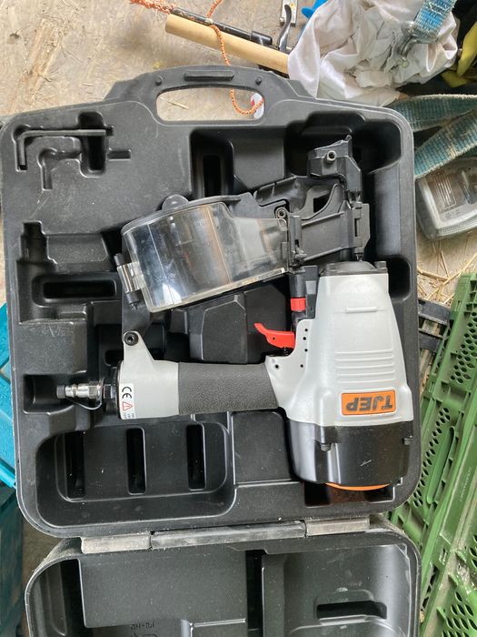 Gwoździarka do łączników ciesielskich TJEP