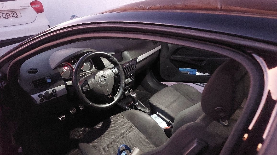 Opel Astra H GTC 1.9 150 CV 2Lugares