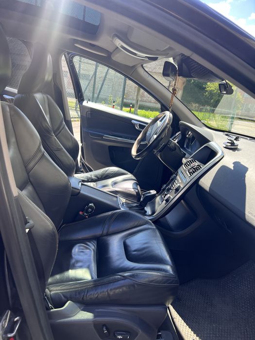 Volvo xc60 2.4дизель D5 . AT. AWD.