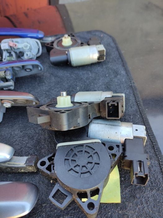 Дверні ручки моторчики мазда 6 GG. Розборка мазда 6 GG