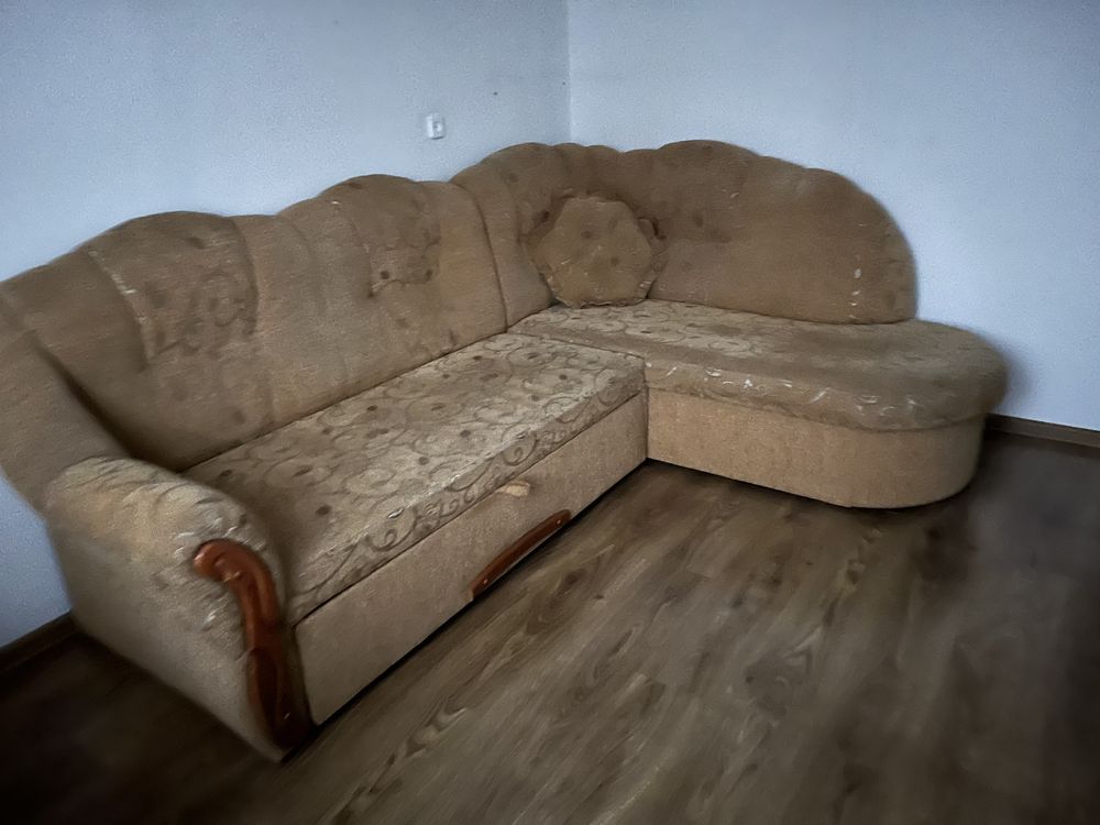Narożnik plus dwie pufy gratis