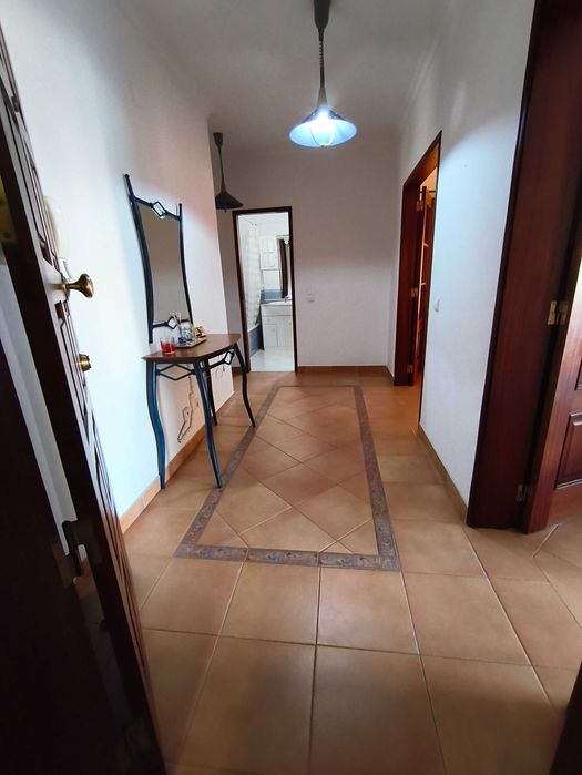 Excelente apartamento T1 com garagem e piscina em Armação de Pêra
