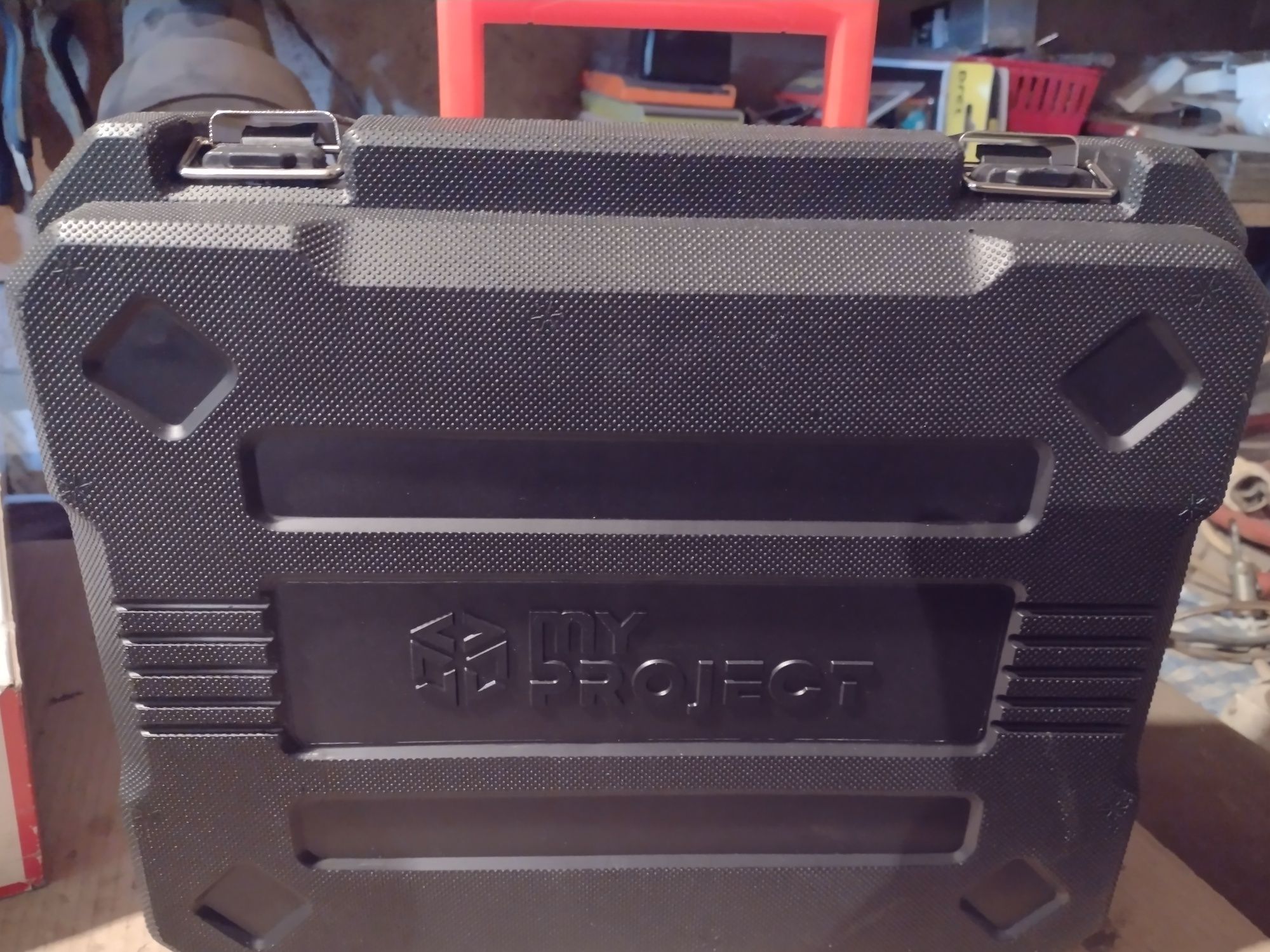 Pistolet do klejenia
