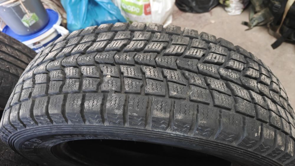 Покришки Dunlop R17