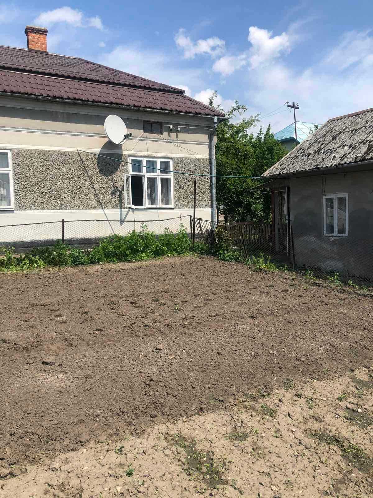 Продається будинок з господарськими будівлями у м.Рогатин