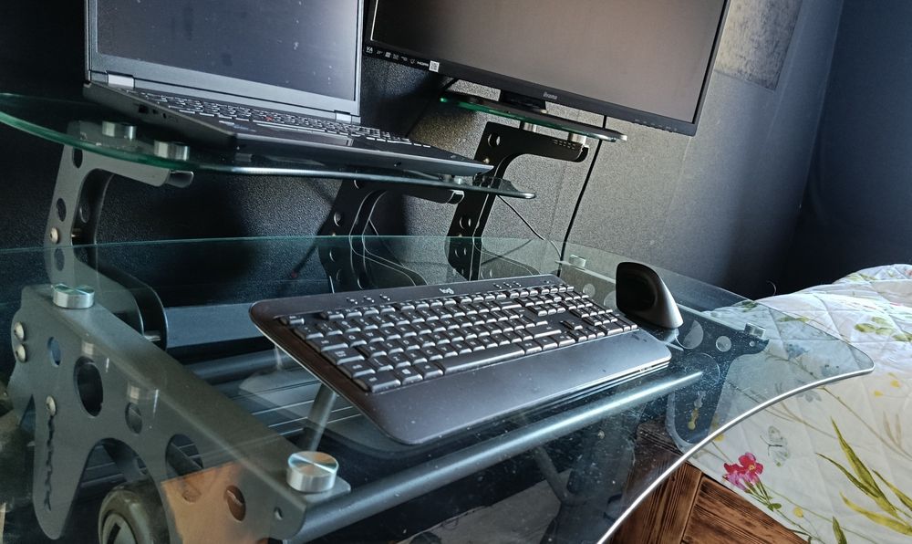 Biurko szklane - wyjątkowe i orginalne