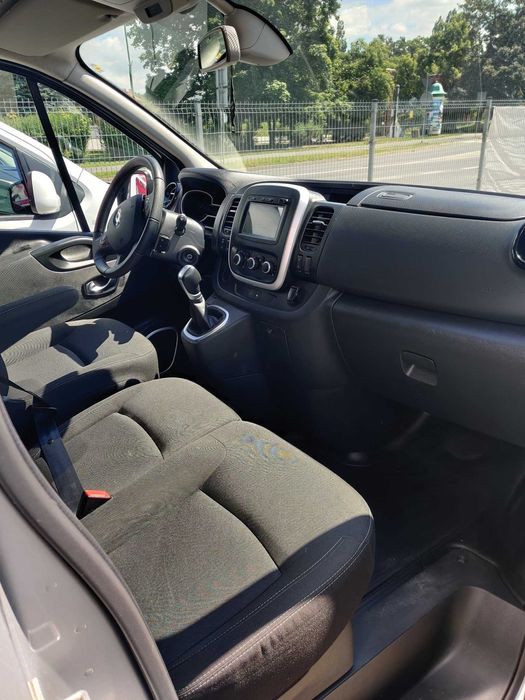 Tani wynajem busa 9 osobowego Renault Trafic ExtraLong