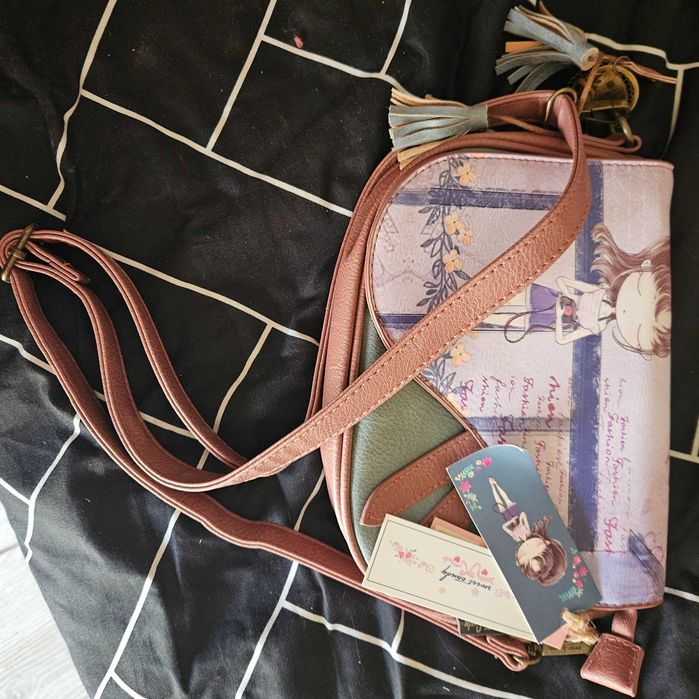 Brincos, mala e conjunto